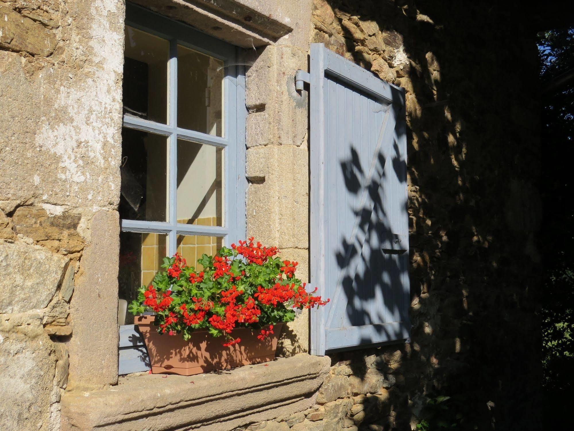Bed and Breakfast Domaine De La Clauzade Saint-Germain-les-Vergnes Экстерьер фото